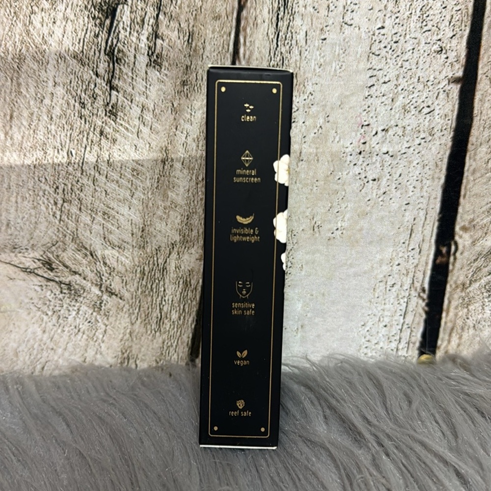 LUXURY JANE - Pore smoothing SPF 15 sunscreen - Picture 6 of 6